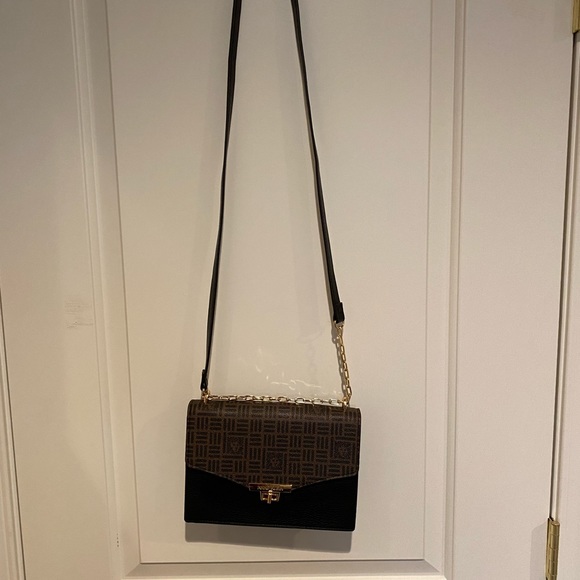Ann Klein Horsebit Black and Brown Shoulder Bag - Picture 1 of 5